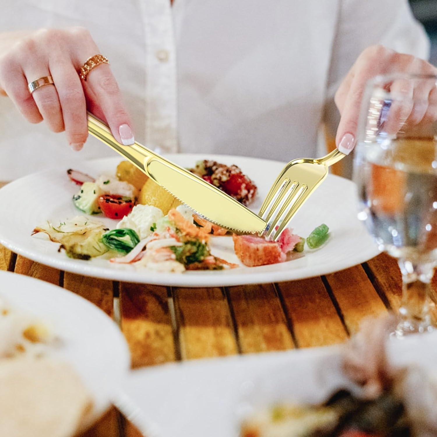 100 Count Heavy Duty Gold Plastic Knives Disposable, BPA-Free, Heat Resistant, Solid and Durable Premium Plastic Disposable Knives for Party Supply